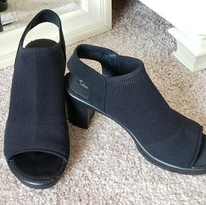 Black sandal wedge